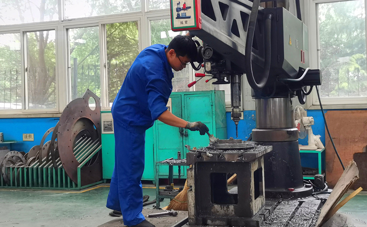 景重洋2014年—至今，就職于山東金格瑞機(jī)械有限公司，任職顆粒機(jī)鉆床班組長，工作積極主動(dòng).jpg