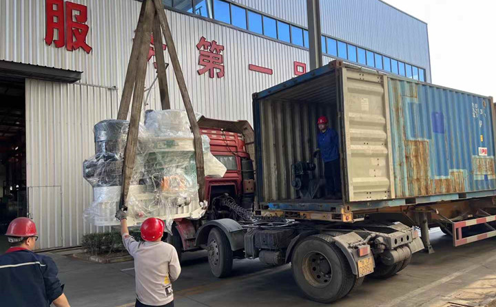 巴西客戶訂購的中國山東金格瑞生物質(zhì)顆粒機(jī)設(shè)備已裝車完成.jpg